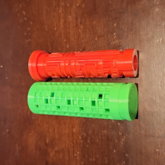 NWOT Green/red 3D printed puzzle container. One size. - Picture 1 of 2
